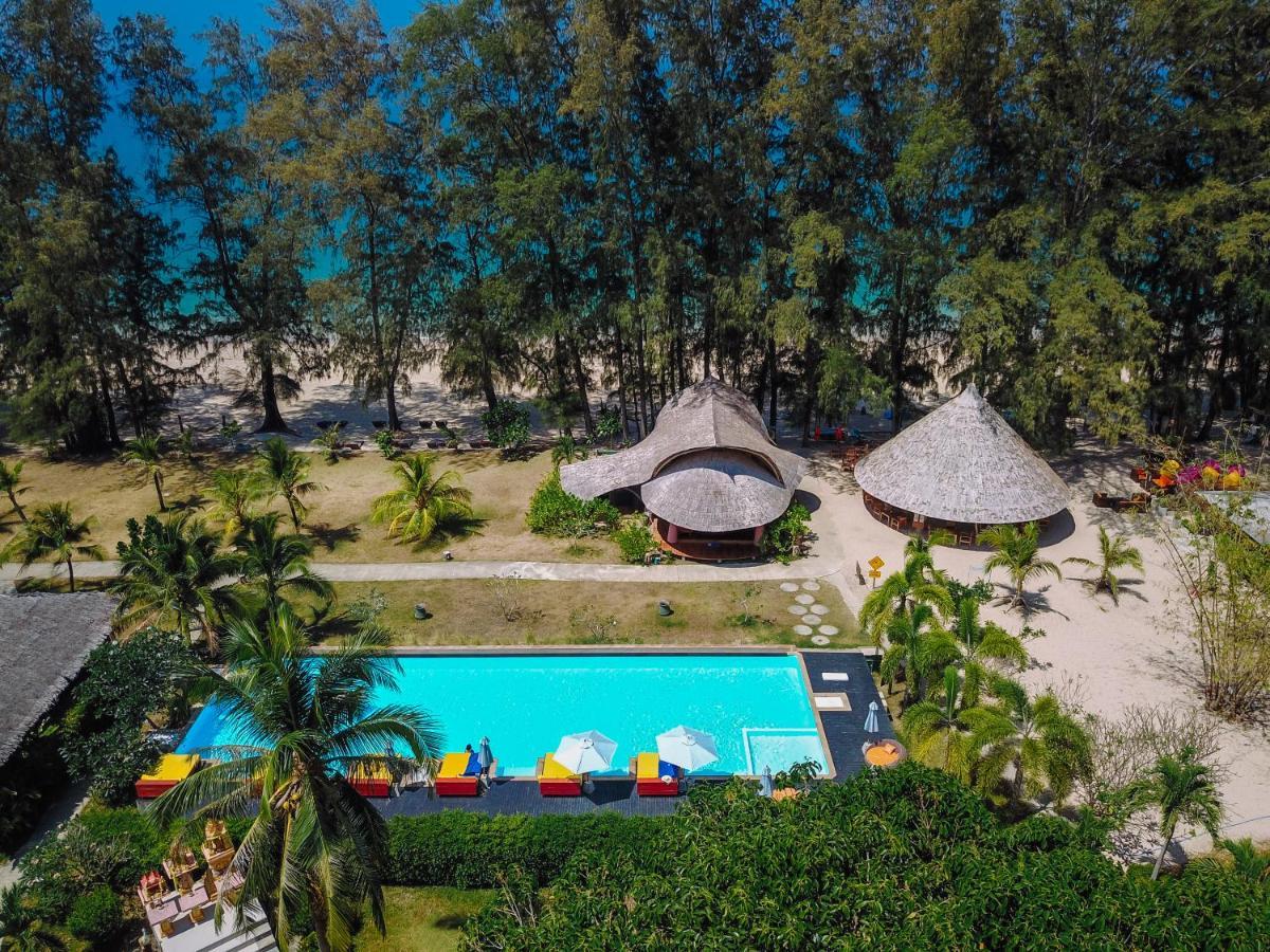 Long Beach Chalet - Sha Extra Plus Koh Lanta Bagian luar foto